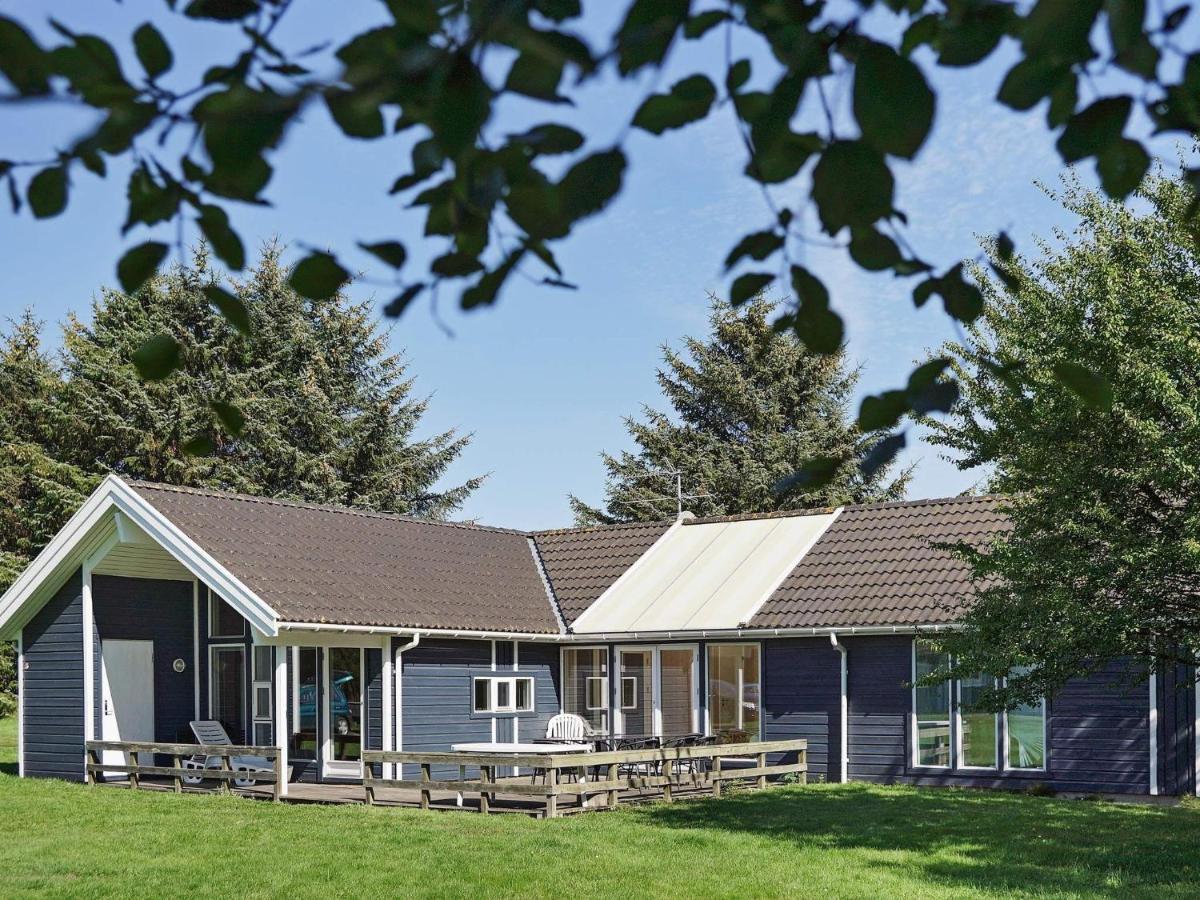 12 Person Holiday Home In Aakirkeby Vester Somarken Esterno foto